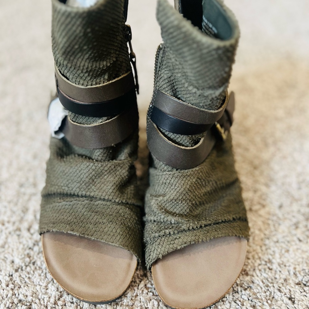 Never worn- Brand new OTBT Olive Open Tor Booties. Genuine Leather Size 6.5